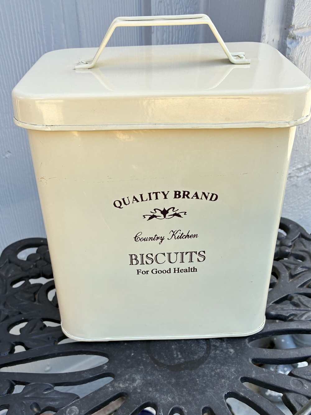 Cream Biscuits Storage Tin - Country Kitchen